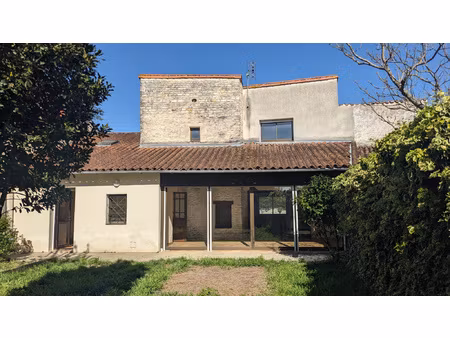 location maison 4 pièces 139m² chize 79170