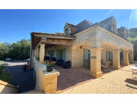 très bel hôtel bureau  en pierre