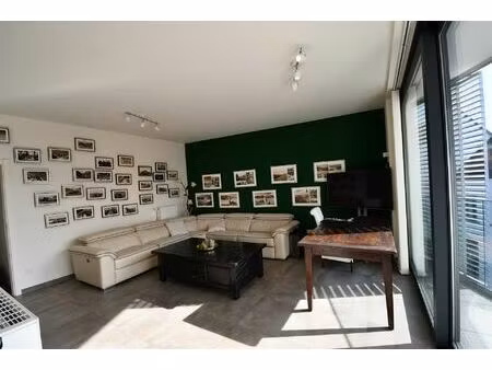 appartement met 2 slaapkamers en terras in sint-niklaas