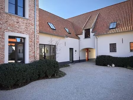 instapklare dorpswoning met 3 slaapkamers  tuin/terras  garage & grote kelder