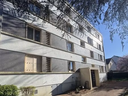 appartement 4 pièces avec balcon  cave et 2 parkings - proche