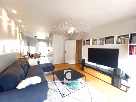 très bel appartement deux trois pièces à buc  proche de la g