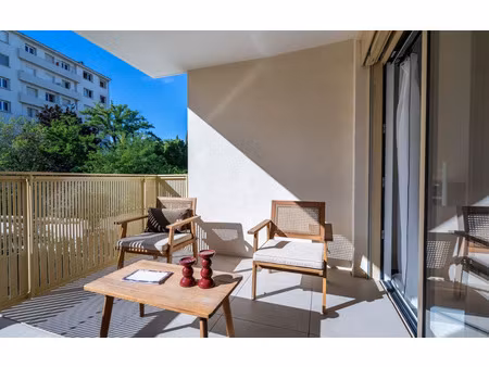 *livre  grand t3 à 900 m du centre de st priest