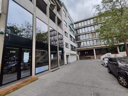 gelijkvloers commercieel pand met horecapotentieel