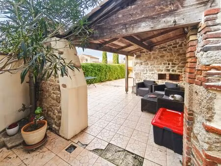 charmante maison rénovée à saint-amand-sur-sèvre