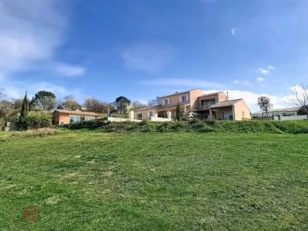 elégante villa contemporaine avec piscine