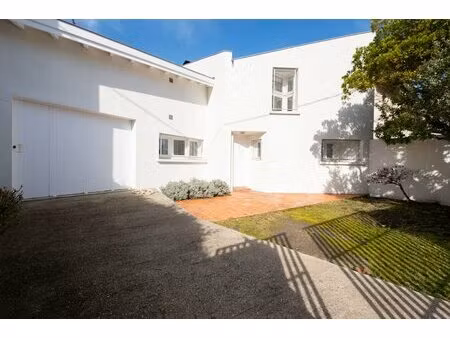 architecture singulière - 1986 - maison d'architecte avec jardin et garage