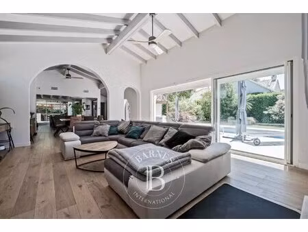 mérignac - parc de l'hôtel de ville - maison de 219 m² - parcelle 1221 m² - piscine -...