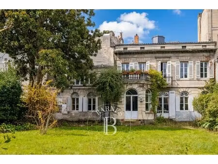 bordeaux croix de seguey - ensemble immobilier de 430 m² - jardin 600 m² - garage 28 m² -.