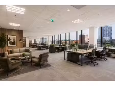 location local professionnel 1 024m²