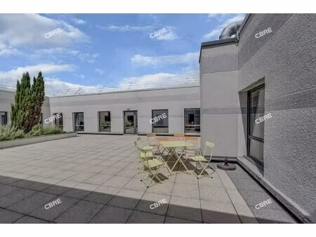 location local professionnel 2 311m² nanterre 92000