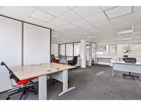 location local professionnel 105m²