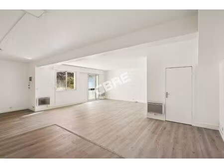 location local professionnel 71m²