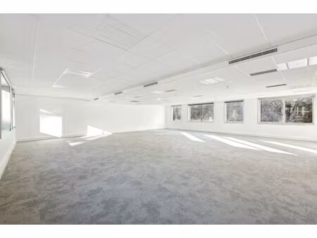 location local professionnel 2 144m²