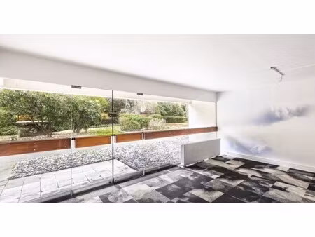 location local professionnel 188m²