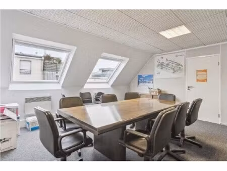 location local professionnel 155m²