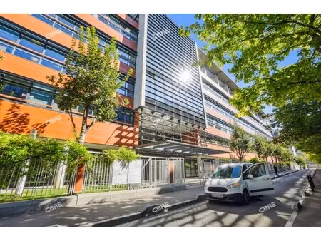 location local professionnel 9 994m²