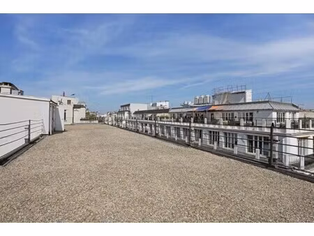 location local professionnel 662m²