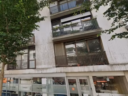 location local professionnel 106m²