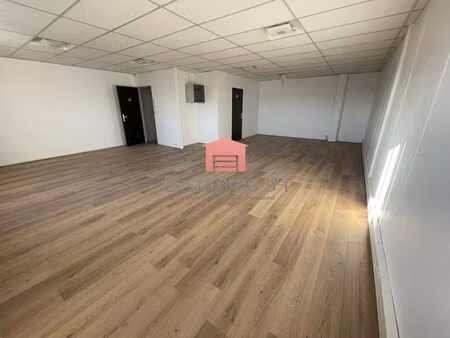 location local professionnel 65m² neuilly plaisance 93360