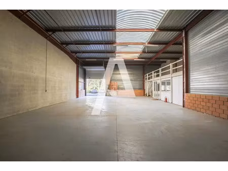 a louer - entrepôt avec bureaux en r+1 à collégien de 402m² à proximité a4 et zac - idéale