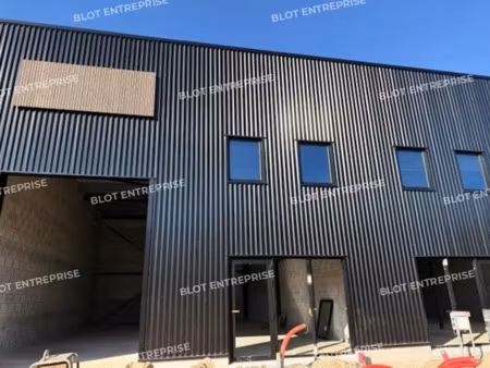 à louer - cellule neuve 200 m² - la meziere