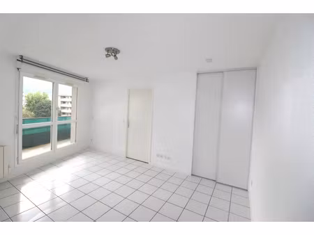 grenoble - rue albert recoura t2. ascenseur. balcon 9 m2.
