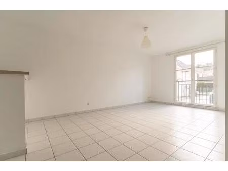 appartement 3 pièces de 55 m² à osny