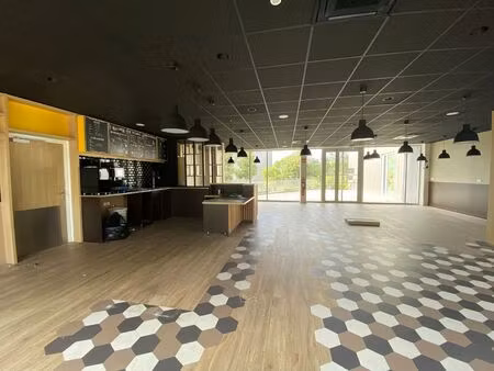 location local professionnel 436m²