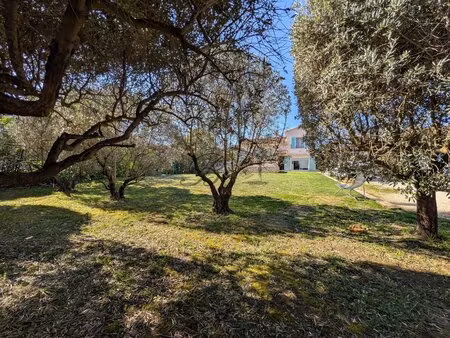 maison avec piscine et terrain constructible la tour-d'aigues centre village