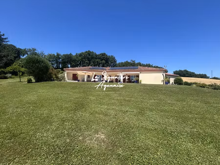 maison 220 m2 avec double garage  piscine  panneaux photovoltaiq