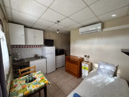 studio meublé climatisé avec terrasse  parking et toutes charges comprises