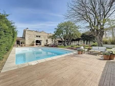 maison en pierre de 260 m² à lattes