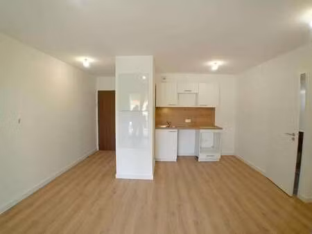 location appartement 2 pièces aux sables-d'olonne (85100) : à louer 2 pièces / 43m² les sa