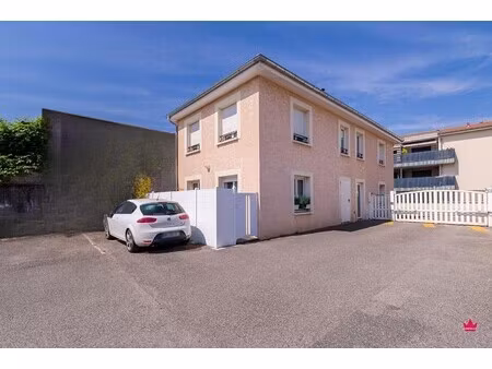 genas azieu  appartement t3 avec terrasse et stationnement