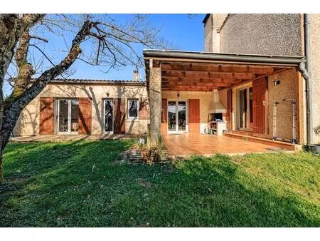 maison de 5 pièces de 172 m² à saint-martin-de-coux