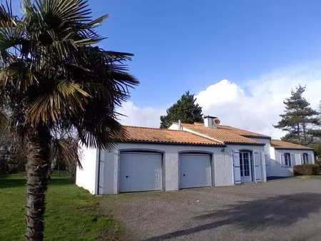 location maison à talmont-saint-hilaire (85440) : à louer / 168m² talmont-saint-hilaire