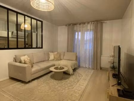 location appartement 3 pièces à la roche-sur-yon (85000) : à louer 3 pièces / 68m² la roch