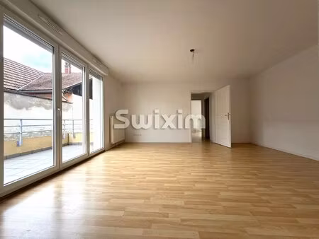 trois pièces lumineux avec terrasse et parking privé