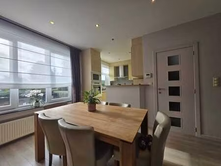 maison 3 façades entièrement rénovée située au calme (clos)