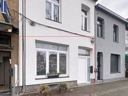 à louer : appartement au rez-de-chaussée au centre