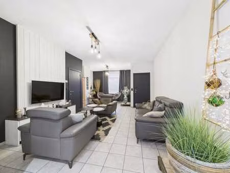 ? maison rénovée avec terrasse  jardin et combles aménageabl