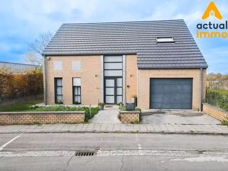 villa 4 façades construite en 2007 - 5 chambres