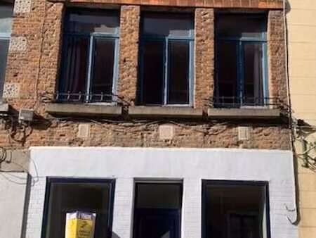 maison 2f ctre d'ath  2 chbres  cour sur 1a 2ca