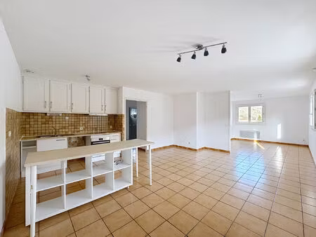 location appartement 3 pièces 85 m² à champeix (63320)