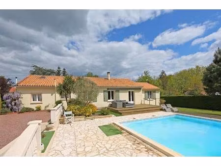 immaculé bungalow 4ch/2sdb  piscine couverte & 1.5 hectares