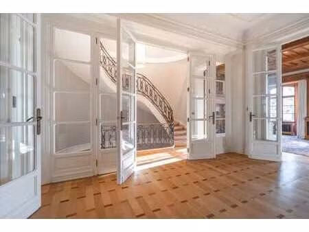 magnifique hôtel de maître à deux pas du cinquantenaire
