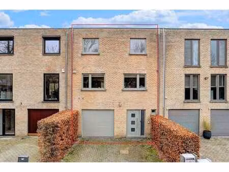 maison rénovée spacieuse au centre d’overijse