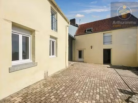 maison atypique à baule avec 2 habitations indépendantes et un vaste jardin ! entre...