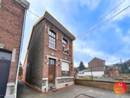 maison 4 façades  4 ch  jardin  199 m²  caves  peb : d